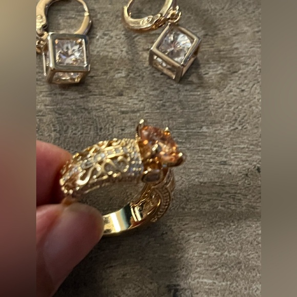 BLING ring and earrings set. Gorgeous deep yellow stone. Size 6.5 - Picture 6 of 6